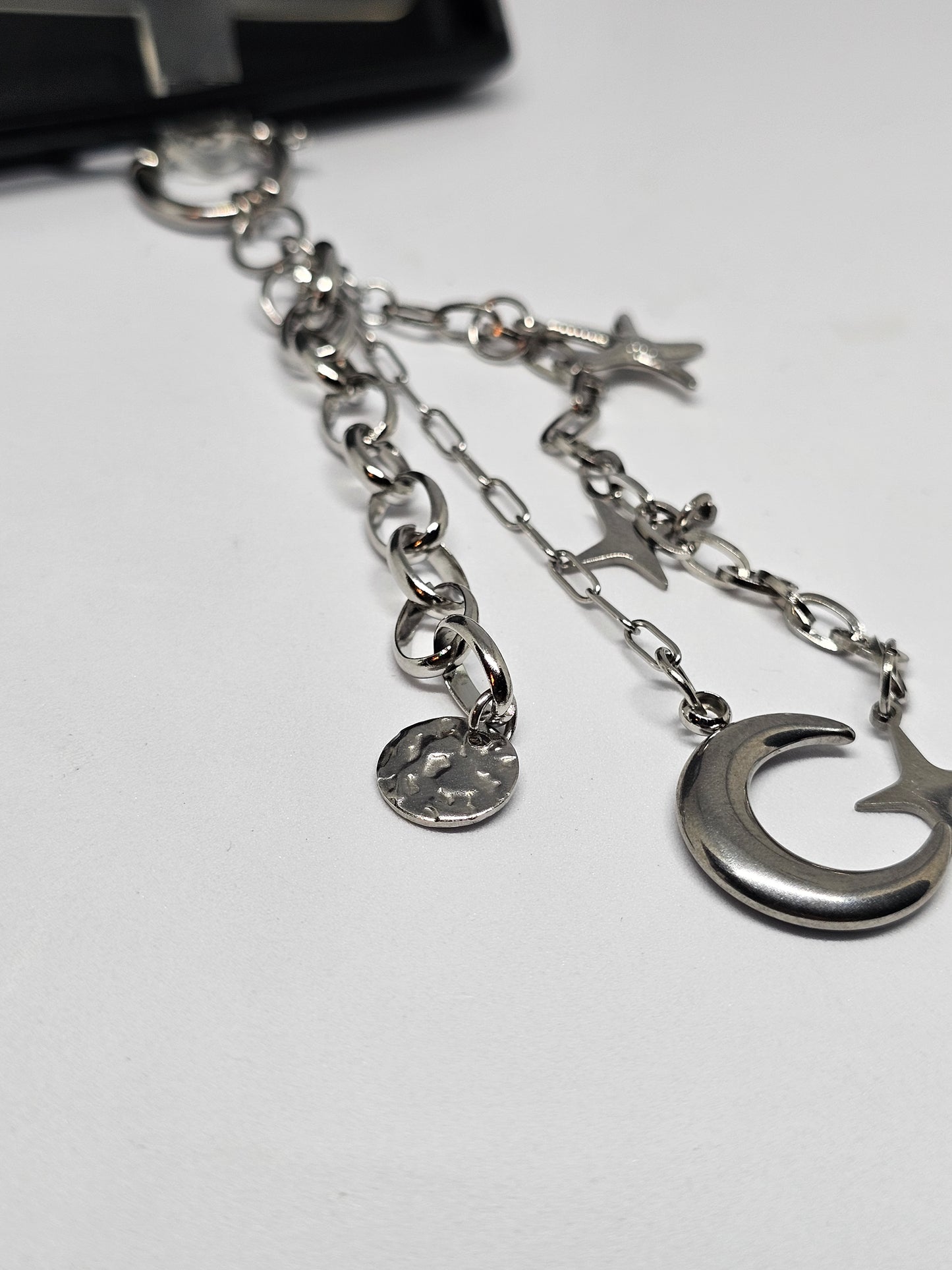 Les charms de téléphone Luna argenté