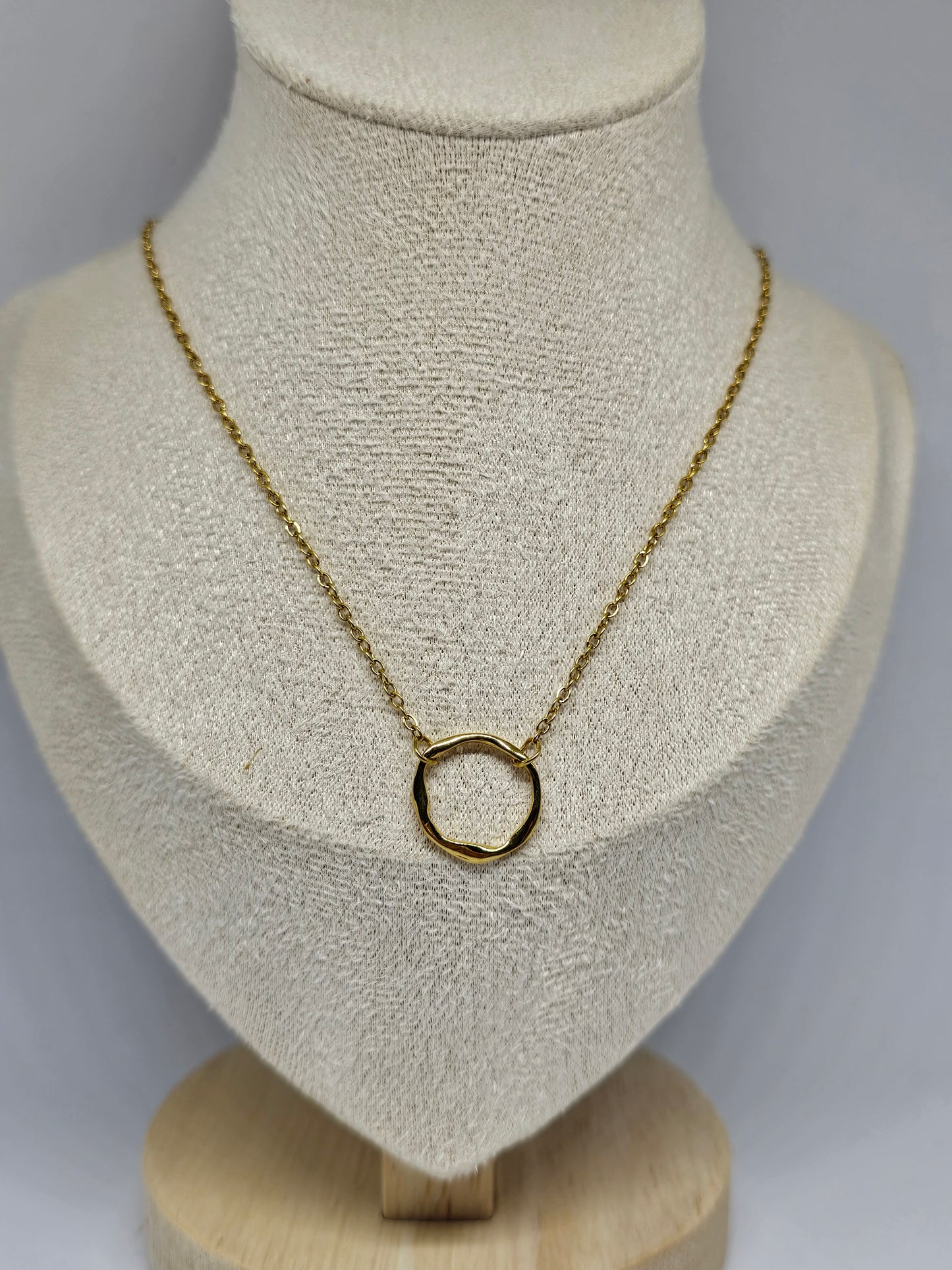 Collier Ayani
