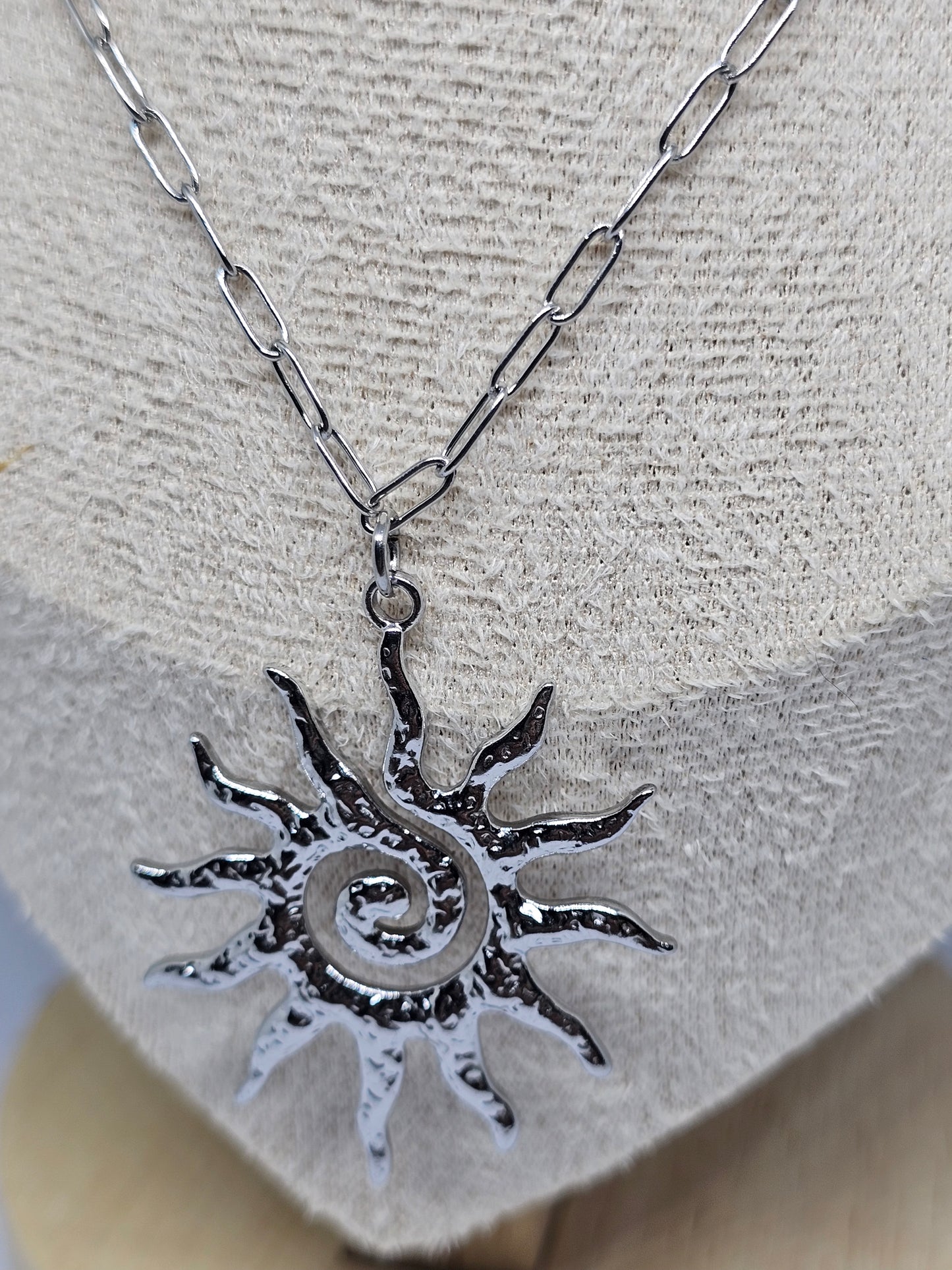 Collier Solesta